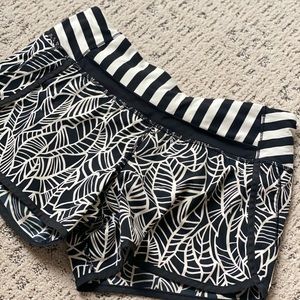 Lululemon size 6 speed short